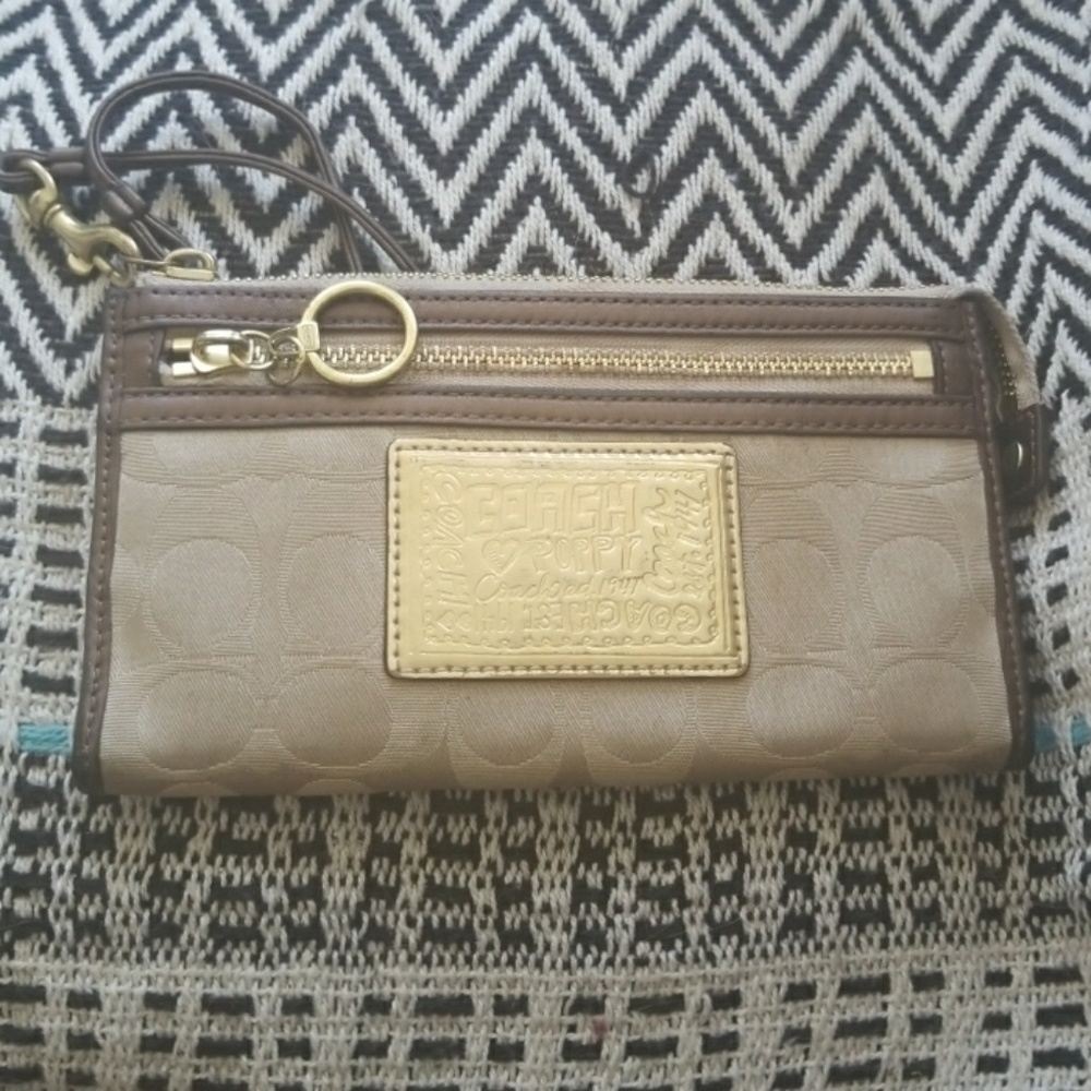 Coach wrislet in good condition